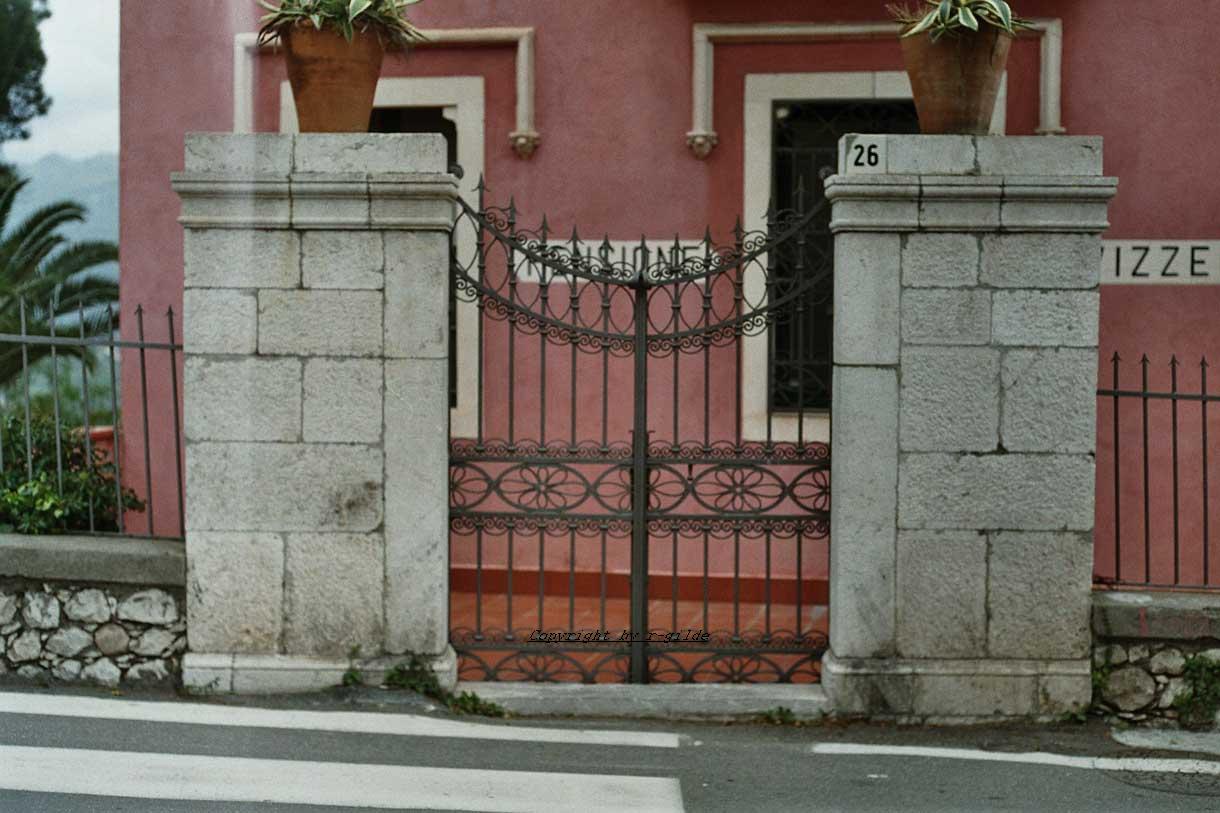 130804 It Si Copyright by r-gilde